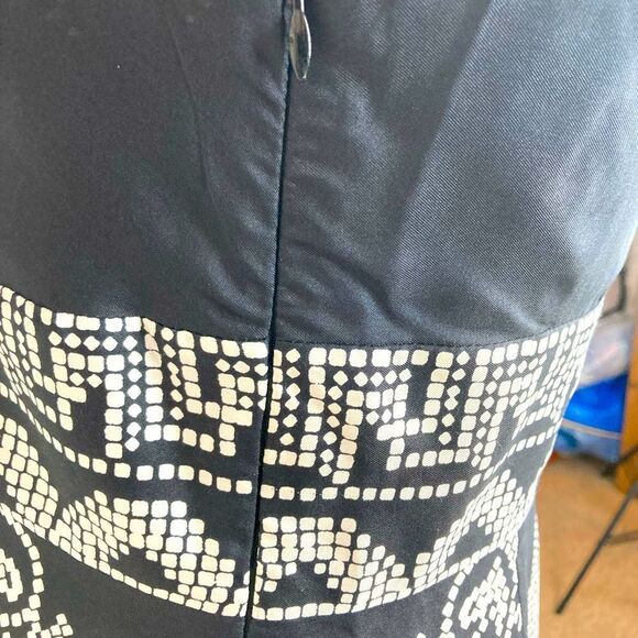 WHBM silk mosaic print dress highlights figure and is pure chic🫶 fully lined - Picture 6 of 9